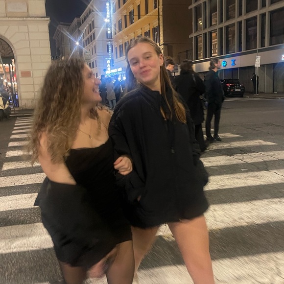 Meet your Posher, Kari - Picture 2 of 5